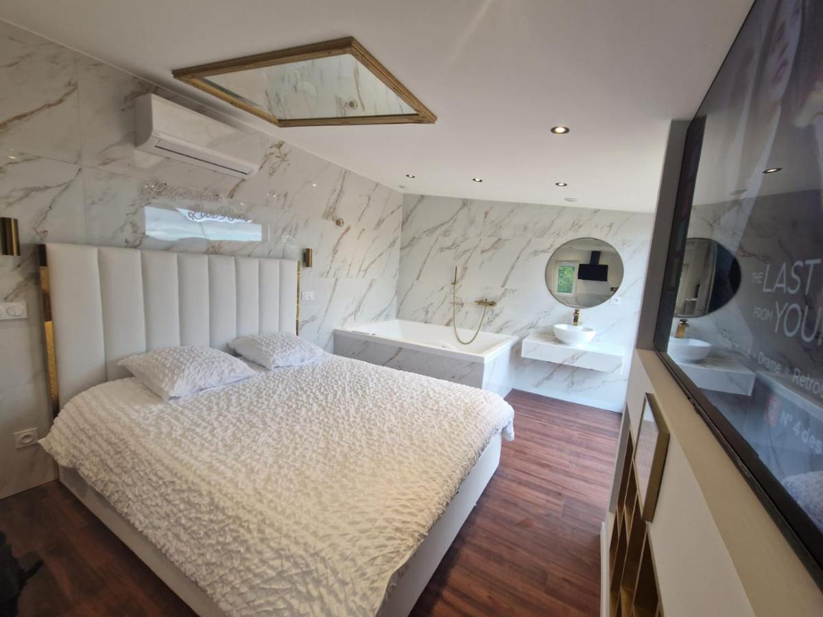 L'Experience Love Room Saint-Jean-Bonnefonds Dış mekan fotoğraf