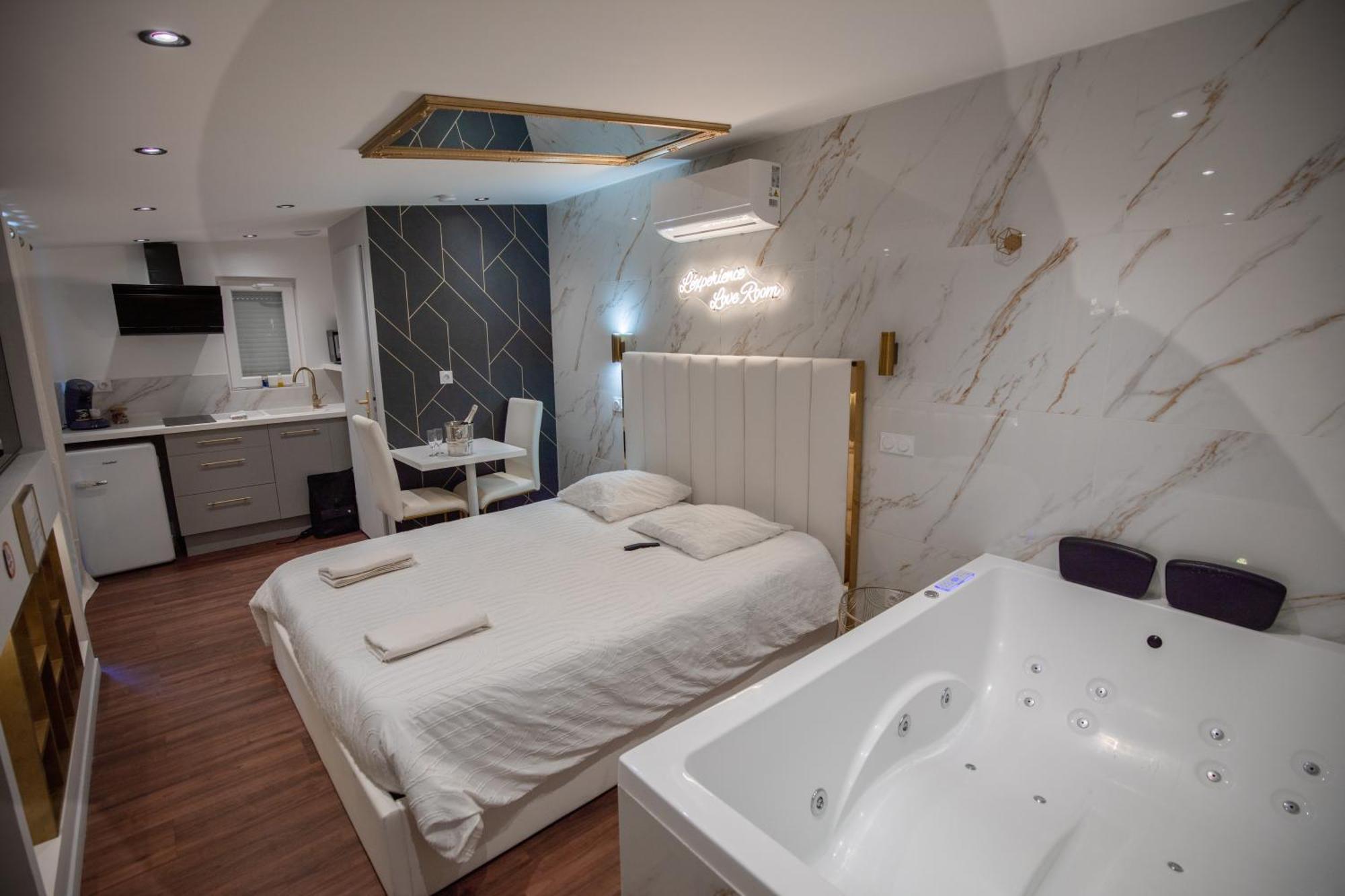 L'Experience Love Room Saint-Jean-Bonnefonds Dış mekan fotoğraf